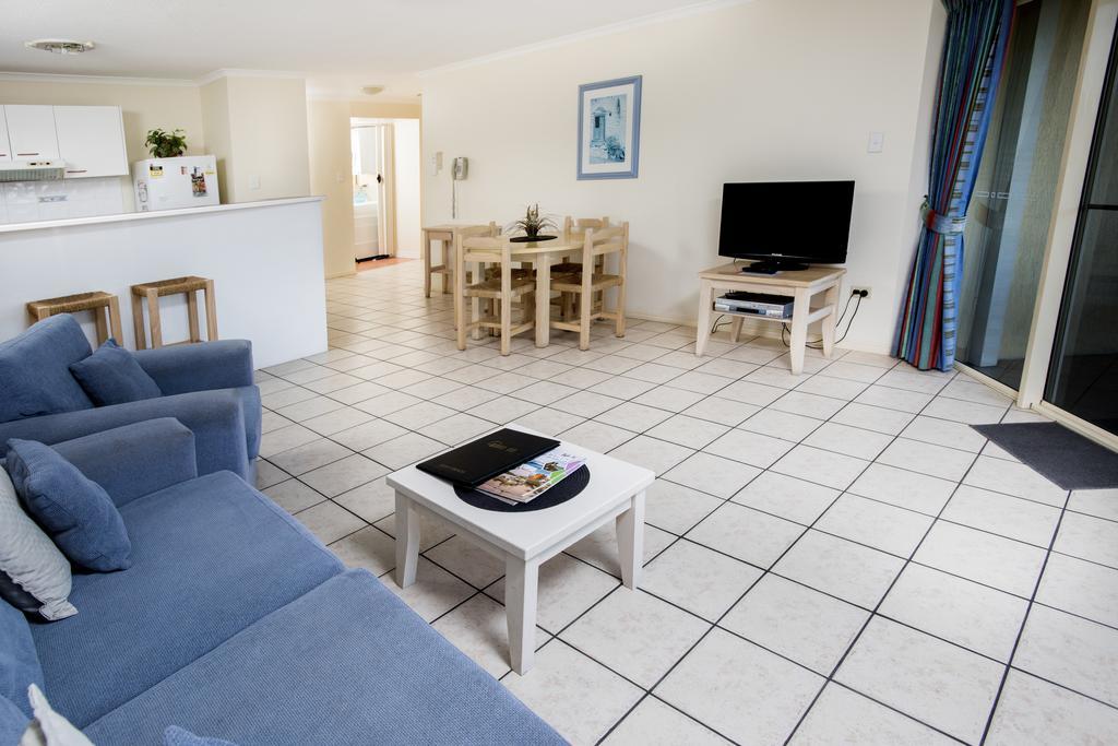 Alexander Beachfront Apartments Hervey Bay Bagian luar foto