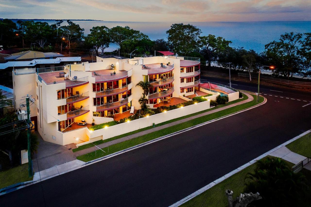 Alexander Beachfront Apartments Hervey Bay Bagian luar foto