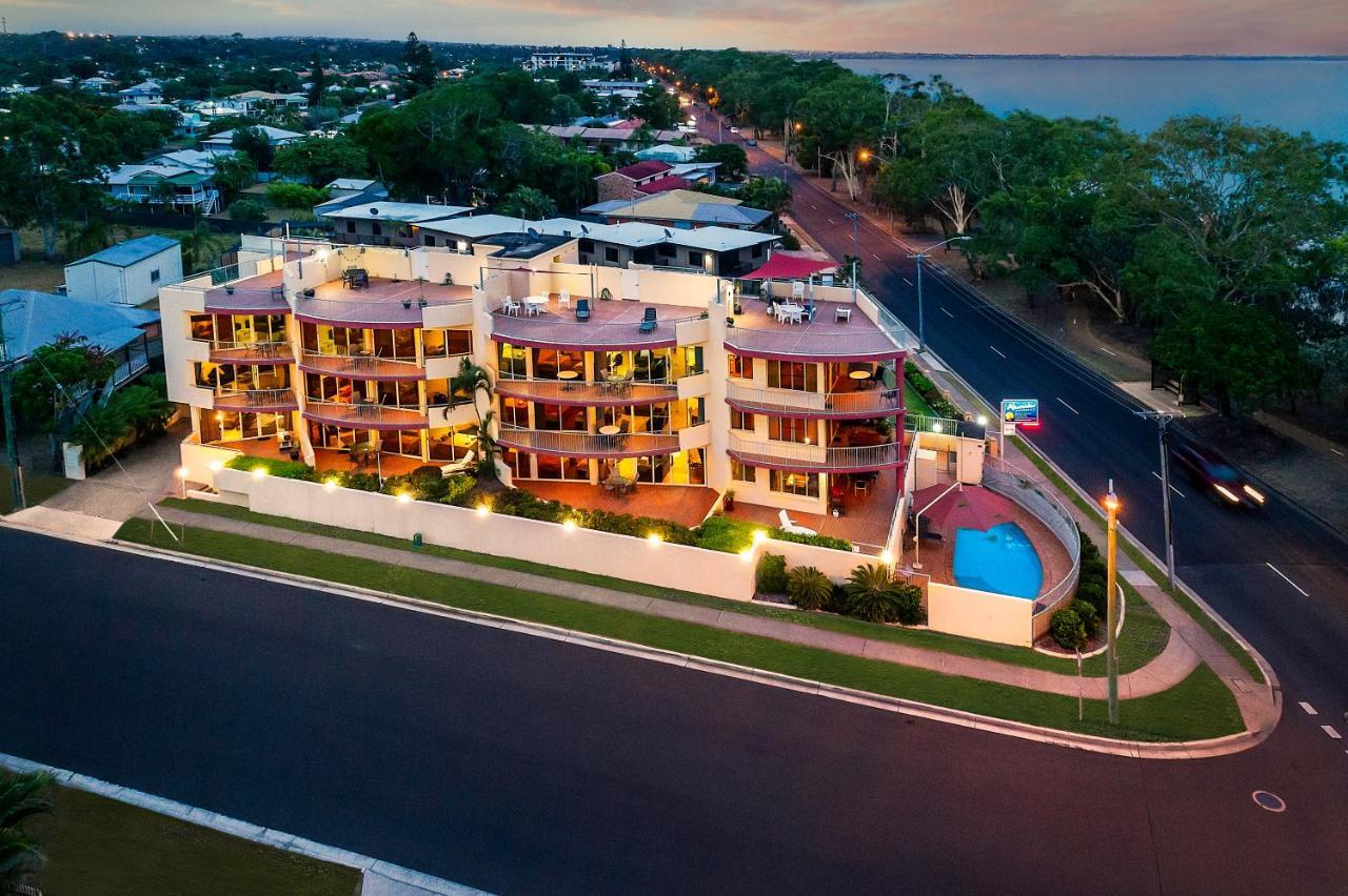 Alexander Beachfront Apartments Hervey Bay Bagian luar foto
