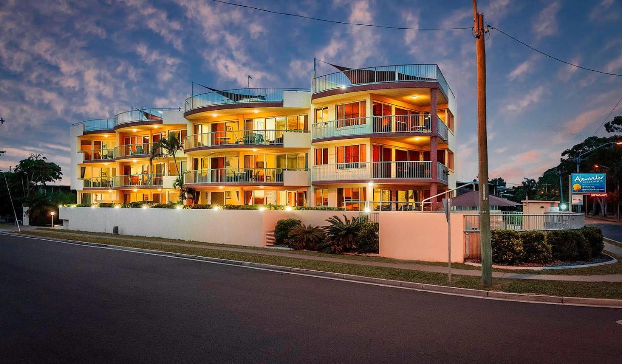 Alexander Beachfront Apartments Hervey Bay Bagian luar foto